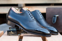 Luksusowe obuwie w kolorze czarnym. Obuwie ślubne, garniturowe, biurowe, biznesowe, okolicznościowe, wykwintne, wyrafinowane, szykowne, stylowe.