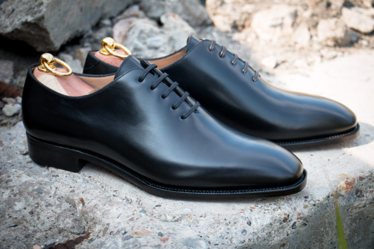 Wholecut Oxford Shoes in Black