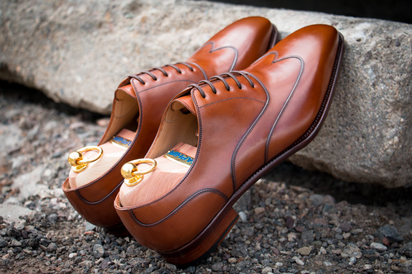 Nowe buty, skarpety, poszetki i&nbsp;cedrowe akcesoria