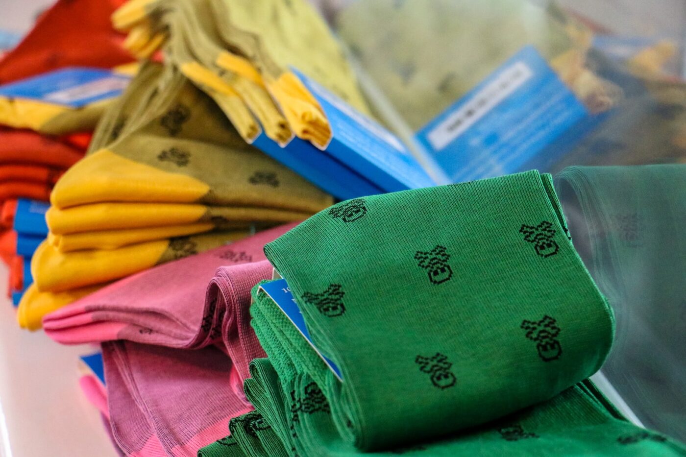 Skarpety garniturowe, eleganckie i&nbsp;kolorowe