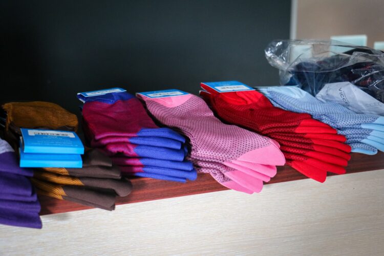 kolorowe skarpetki garniturowe dla eleganckiego mężczyzny
