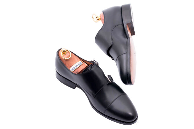 Buty Yanko 14663 typu double monks koloru czarnego na skórzanej podeszwie. Buty eleganckie, garniturowe, okolicznościowe, biurowe, szyte metodą pasową.