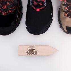 Szczotka do czyszczenia butów trekkingowych – Footwear Brush w użyciu