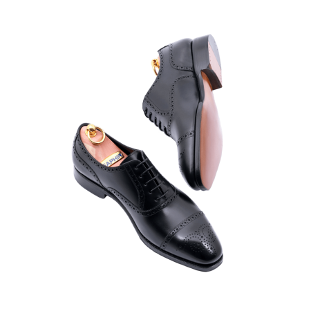 Czarne biznesowe eleganckie stylowe buty klasyczne TLB 555 boxcalf negro typu brogues na skórzanej podeszwie.