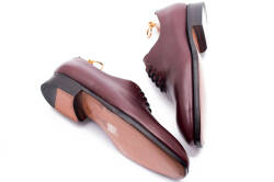 Bordowe eleganckie klasyczne obuwie typu oxford szyte metodą pasową. Obuwie garniturowe, ślubne, na spotkania biznesowe.