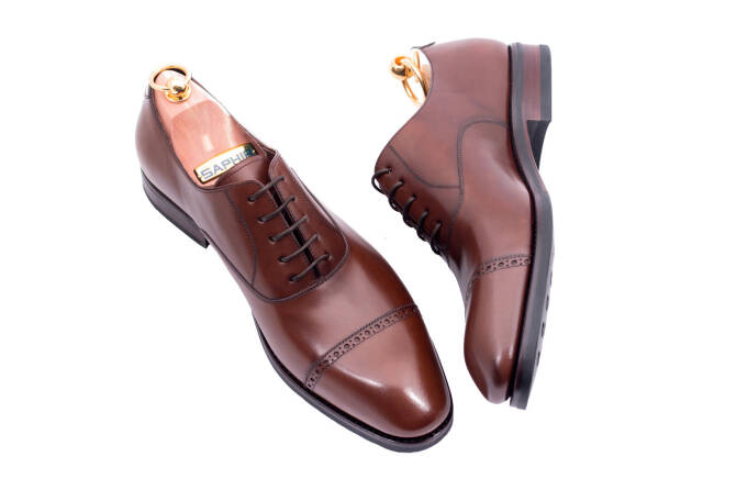 Buty brązowe typu vegano brown idealne dla gentlemana idealne na uroczystości ślubne. Yanko shoes, buty eleganckie, buty stylowe, buty biurowe, buty okolicznościowe. 