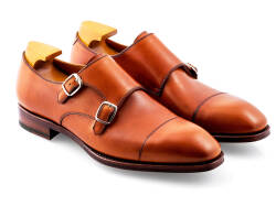 Jasno brązowe eleganckie klasyczne obuwie typu double monks szyte metodą pasową. Obuwie garniturowe, ślubne, na spotkania biznesowe.
