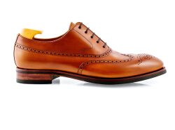 TLB 531s old england cuero. Eleganckie obuwie z ażurkami i dekoracyjnymi zdobieniami koloru jasno brązowego typu brogues na gumowo skórzanej podeszwie. Szyte metodą goodyear welted.