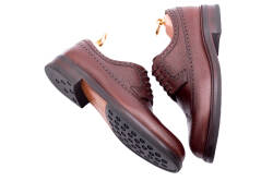 klasyczne brązowe skórzane eleganckie stylowe buty męskie TLB 589sts country marron typu brogues na gumowo skórzanej podeszwie.