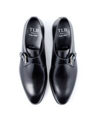 Eleganckie obuwie koloru czarnego. Szyte metodą goodyear welted z gumowo skórzaną podeszwą.