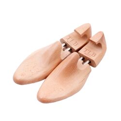 Prawidła TLB Madison wykonane z drewna bukowego. Specjalny design i profil prawideł idealnie wypełniający obuwie. Konstrukcja prawideł z otworami ułatwiającymi cyrkulację powietrza i odprowadzanie wilgoci.