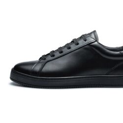 Czarne skórzane Sneakersy TLB S3 na czarnej podeszwie – ręcznie wykonane w Hiszpanii, styl smart casual, komfort, elegancja i nowoczesny design na co dzień.