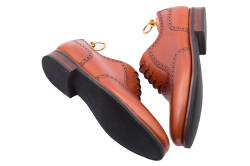 stylowe eleganckie obuwie męskie z ażurkami i dekoracyjnymi zdobieniami Patine 77025C cambridge Cuero na gumowej podeszwie.