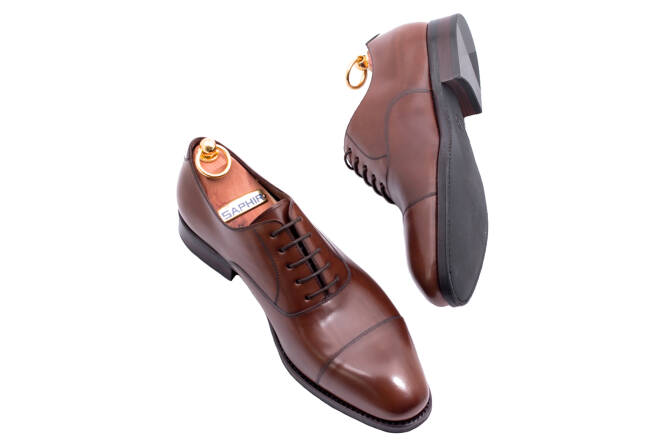Buty brązowe idealne dla gentlemana idealne na uroczystości ślubne. TLB shoes, buty eleganckie, buty stylowe, buty biurowe, buty okolicznościowe. 