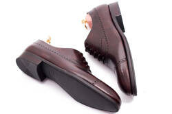 klasyczne brązowe skórzane eleganckie stylowe buty męskie TLB 542c museum brown 01 typu brogues na gumowej podeszwie.