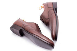 Brązowe eleganckie stylowe brązowe buty klasyczne Patine 77006 sunny plus medium brown typu brogues.