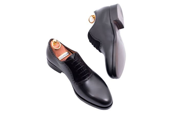 Eleganckie obuwie koloru czarnego z czarnym zamszem typu oxford z gumową podeszwą. Szyte metodą ramową. Patine shoes 77024 Starcalf Black Softy Black