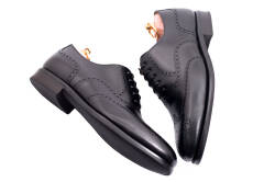 Czarne eleganckie stylowe buty klasyczne Patine 77020 starcalf black typu brogues.