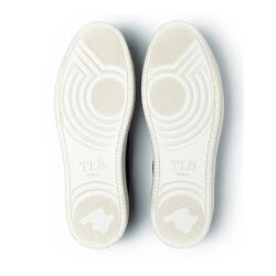 Czarne skórzane Sneakersy TLB S3 na gumowej podeszwie w kolorze złamanej bieli – ręcznie wykonane w Hiszpanii, styl smart casual, komfort, elegancja i nowoczesny design na co dzień.