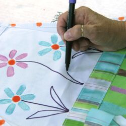 Trwały pisak do jeansu, tkanin, skór, drewna, gliny i papieru JACQUARD Tee Juice Fabric Art Marker to idealne narzędzie do rękodzieła i customizacji,