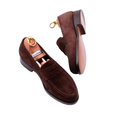 Buty TLB Mallorca model 718 w brązowym zamszu – widok z boku, klasyczne loafersy męskie