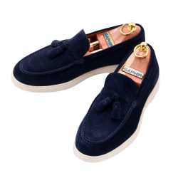 Granatowe zamszowe loafersy TLB Mallorca na gumowej podeszwie szyte metodą blake na kopycie sommelier. 