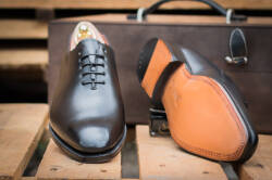 Eleganckie obuwie męskie Yanko 14549 oxford boxcalf negro z podeszwą leather. Obuwie koloru czarnego z najwyższej jakości skóry cielęcej licowej. Obuwie szyte metodą pasową. Obuwie ślubne, garniturowe, okolicznościowe.