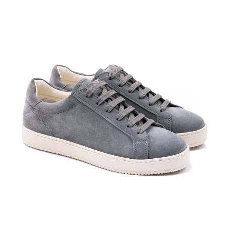 Eleganckie szare sneakersy męskie wykonane w manufakturze na Majorce – perfekcyjne połączenie rzemiosła, wygody i współczesnego designu.