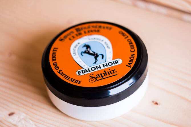 SAPHIR BDC Etalon Noir Soap 100ml - Silne mydło regenerujące do czyszczenia i renowacji skór