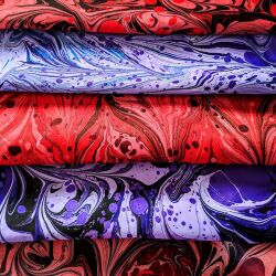 JACQUARD Marbling Synthetic Gall to dodatek do farb, który zwiększa stopień rozprowadzania koloru na marmurkowym rozmiarze. Dodaj go do farby, aby jeden kolor dominował nad pozostałymi, lub aby zwiększyć krycie marmurkowej powierzchni.