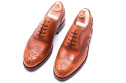 Yanko 14664 yes cuero. Eleganckie obuwie koloru jasno brązowego typu brogues z gumową podeszwą. Szyte metodą ramową.