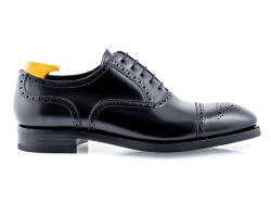 TLB 555S Boxcalf Negro. Eleganckie obuwie z ażurkami i dekoracyjnymi zdobieniami koloru czarnego typu brogues na gumowej podeszwie. Szyte metodą goodyear welted.