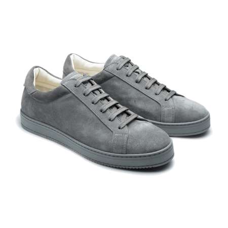 Eleganckie szare sneakersy męskie wykonane w manufakturze na Majorce – perfekcyjne połączenie rzemiosła, wygody i współczesnego designu.