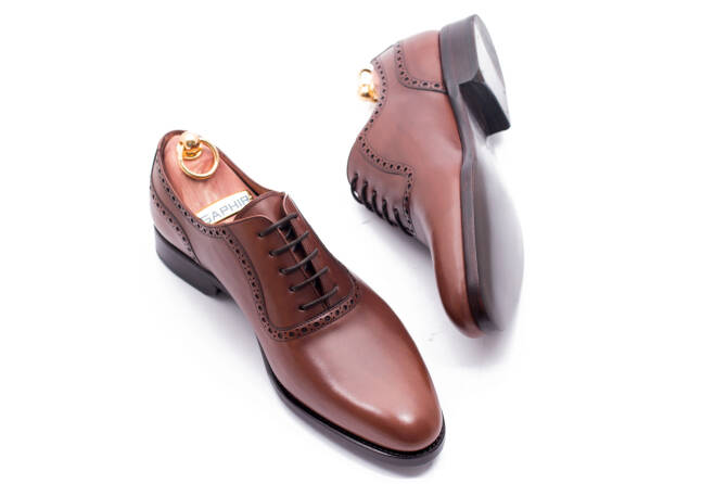 stylowe eleganckie obuwie męskie z perforacjami Patine 77005 sunny plus medium brown. Eleganckie obuwie koloru brązowego typu brogues z skórzaną podeszwą. Szyte metodą ramową.