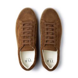 Buty premium dla mężczyzn – brązowe sneakersy Beta z anatomicznym kopytem i dopasowaną kolorystycznie podeszwą dla spójnego, minimalistycznego looku.