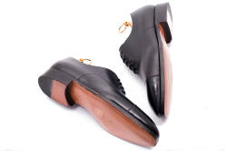Obuwie eleganckie na skórzanej podeszwie koloru czarnego. Yanko shoes, Boxcalf negro 14558, Buty garniturowe, obuwie biznesowe. Szyte metodą pasową.