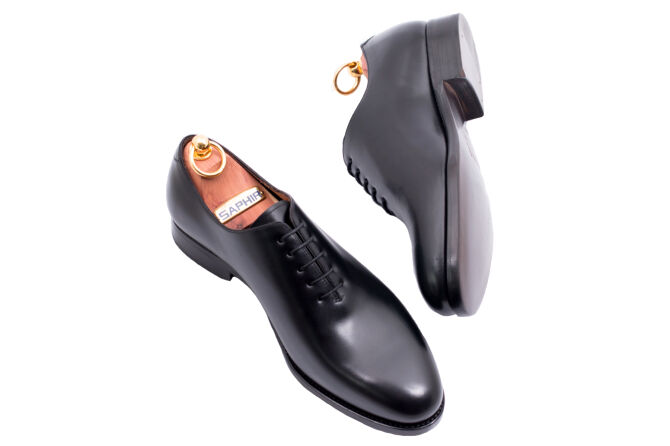 Buty czarne  typu boxcalf negro idealne dla gentlemana idealne na uroczystości ślubne. TLB shoes, buty eleganckie, buty stylowe, buty biurowe, buty okolicznościowe. 