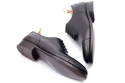 Luksusowe buty koloru czarnego. Patine shoes, obuwie luksusowe, biznesowe, ślubne, okolicznościowe.